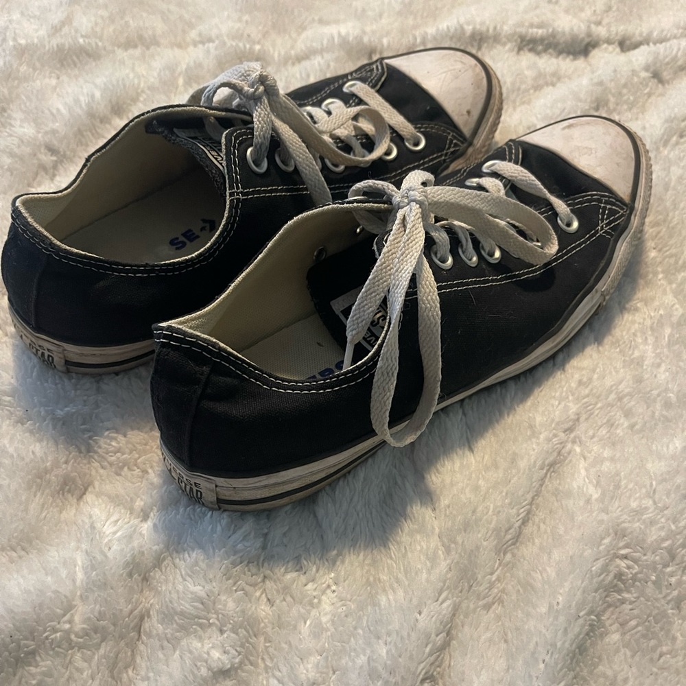 Size 10 black low top converse